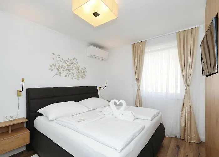 Lägenhetshotell Tin 4*