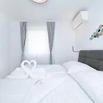 Tin Lägenhetshotell 4*