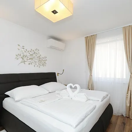 Apartmanhotel Tin 4*
