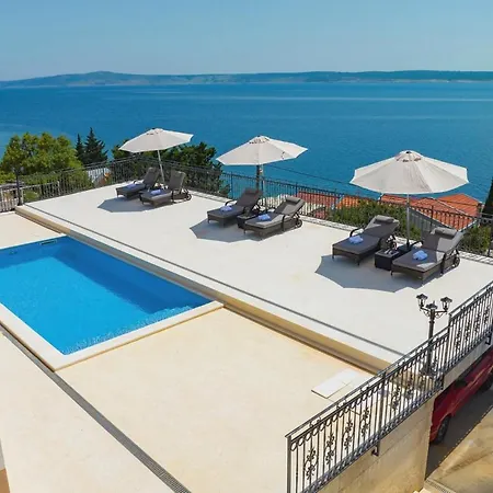 Ξενοδοχείο με διαμερίσματα Tin 4*